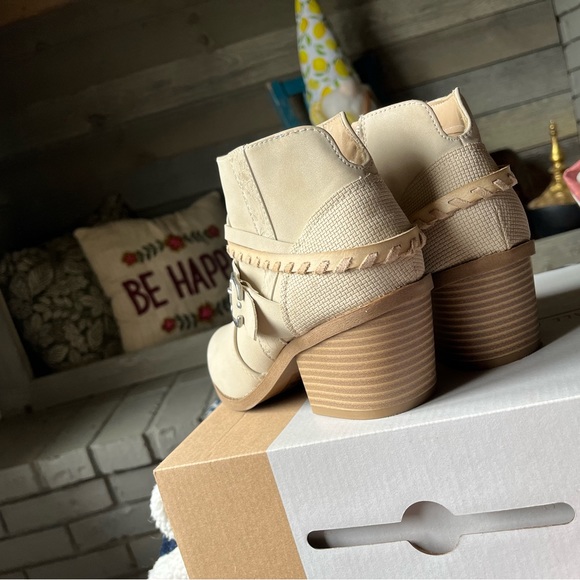 Maurice’s - Picture 4 of 7